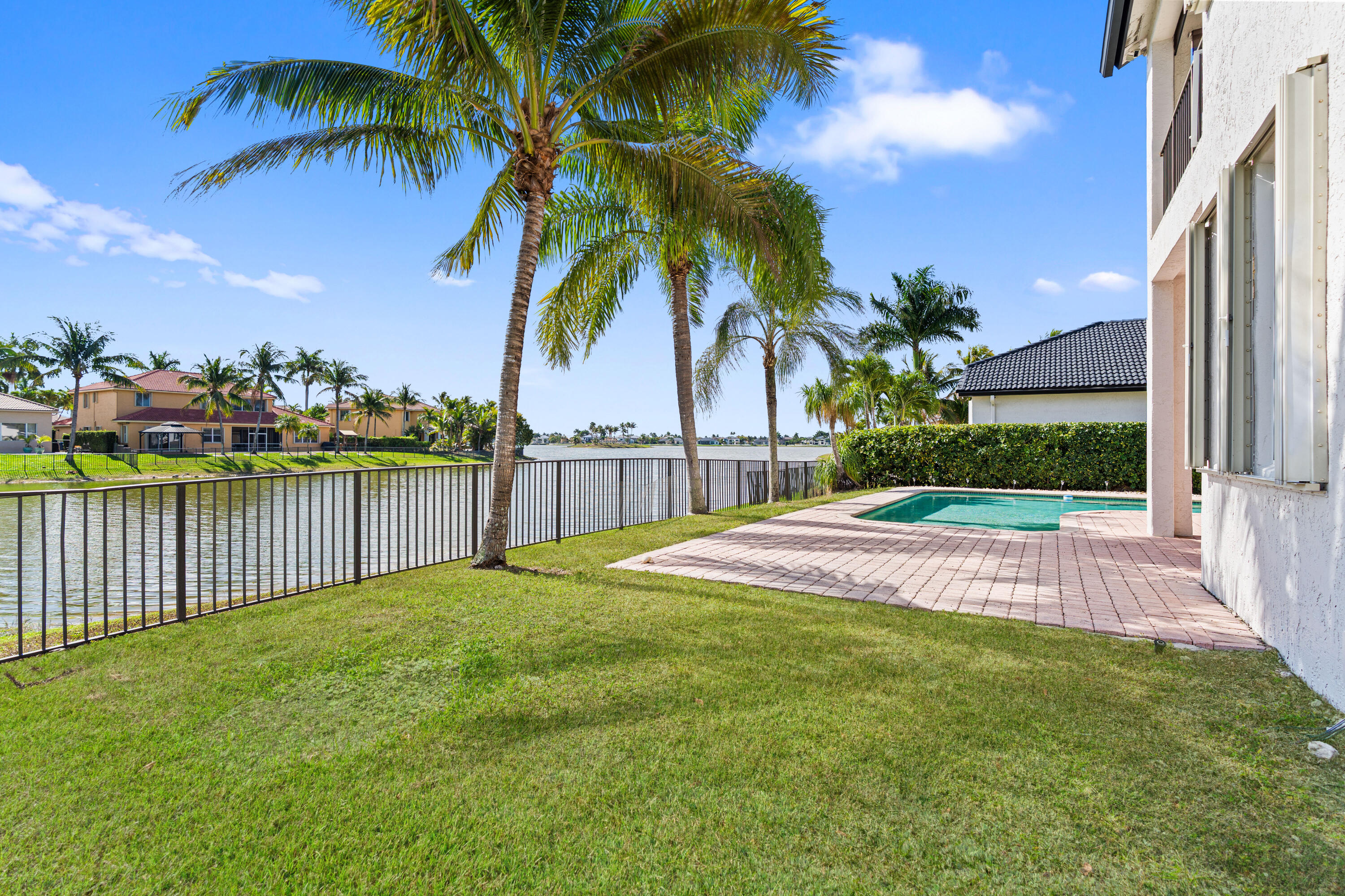 3241 Southwest 189th Avenue Miramar, FL 33029 - Photo 5 of 65 backyard