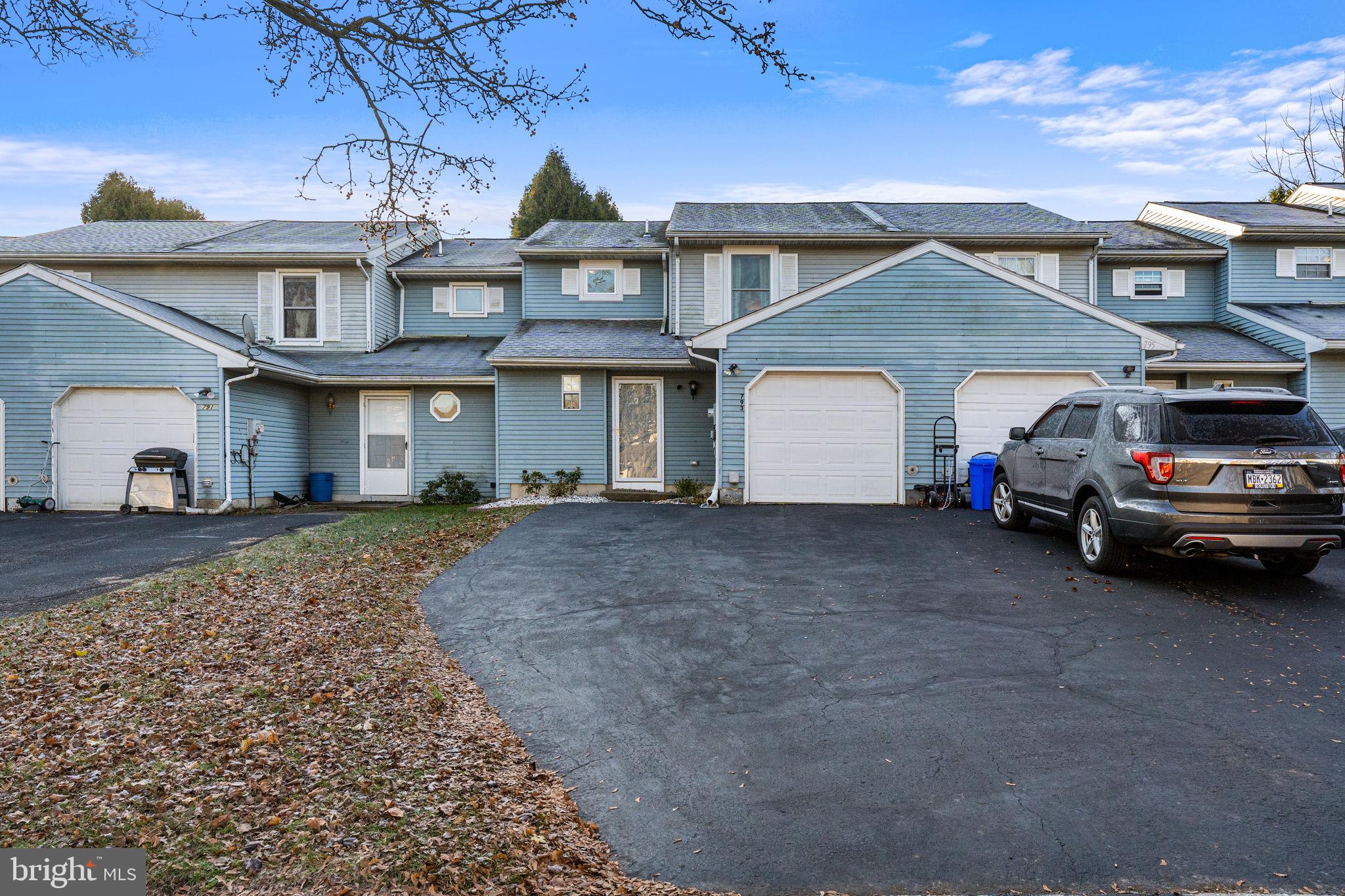 793 Briarstone Road Bethlehem, PA 18017 - Photo 3 of 30