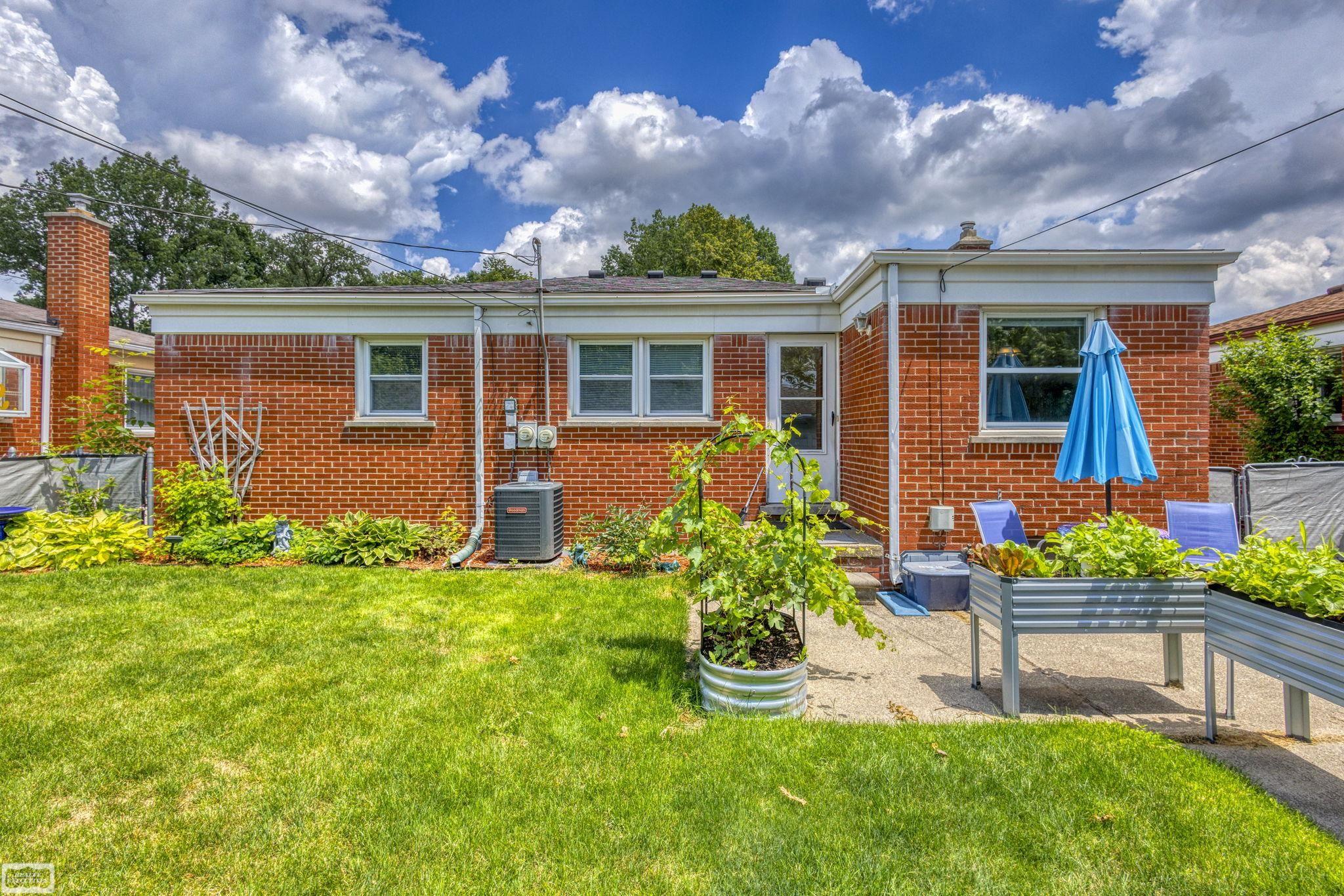 31557 Kelly Road Fraser, MI 48026 - Photo 23 of 26
