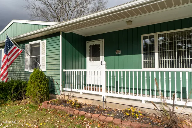 $1,900 | 11 Keyes Street, Warrensburg, NY 12885