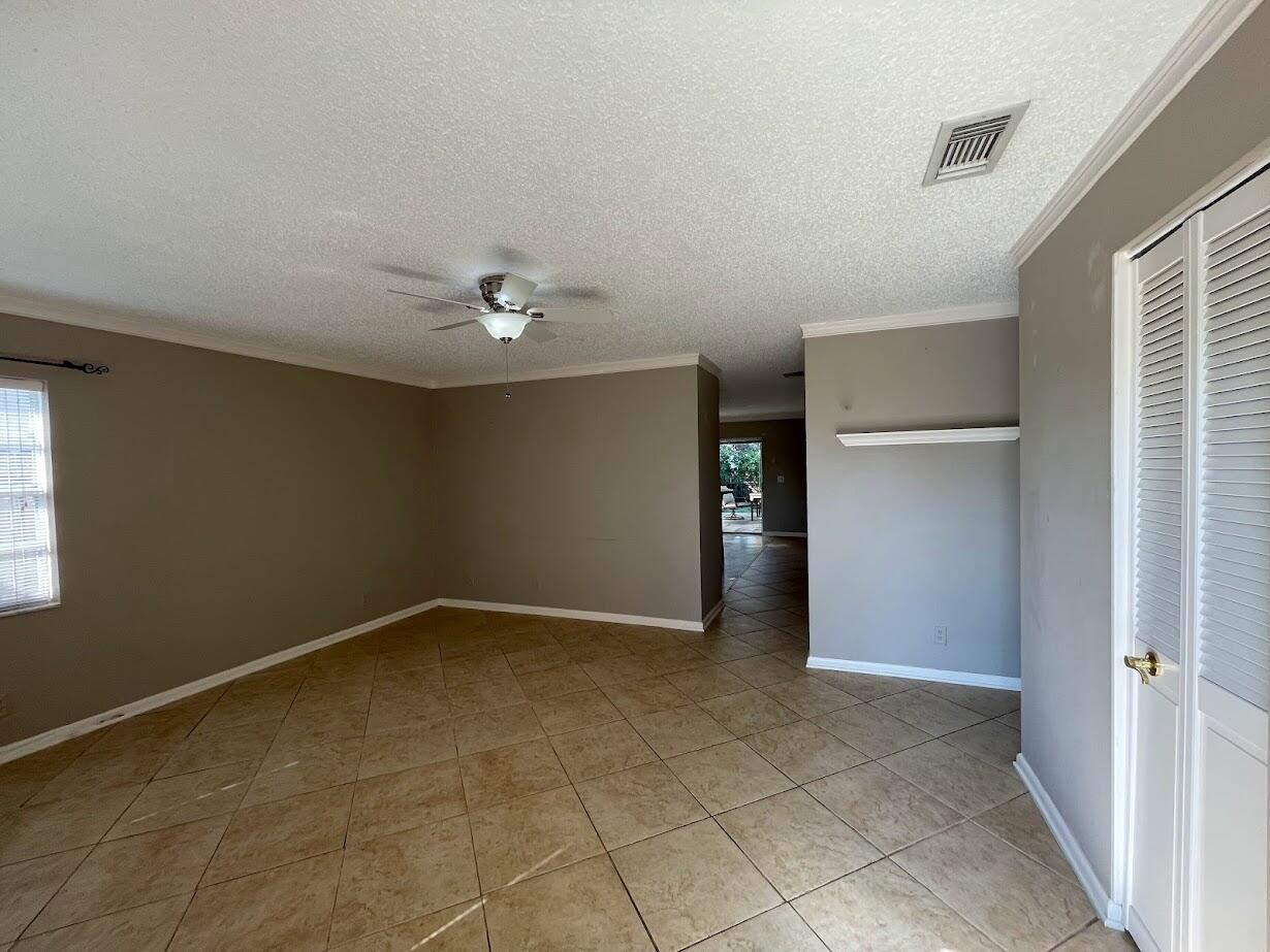 1001 Comanche Street Jupiter, FL 33458 - Photo 17 of 35 Living Room