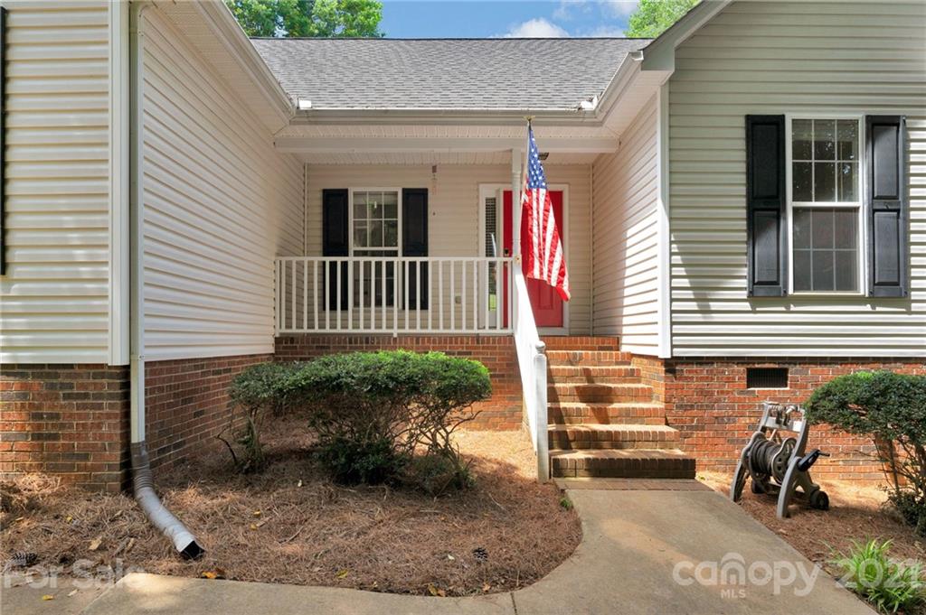 723 Cove Road Gastonia, NC 28052 - Photo 4 of 32 Gallery Image 4