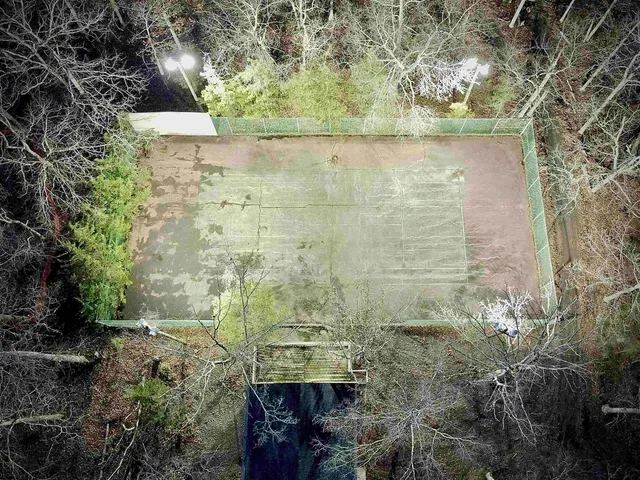 a view of fountain in the middle of a yard