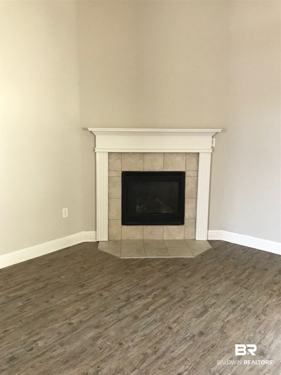 15490 Troon Drive Foley, AL 36535 - Photo 5 of 28 Gas log fireplace