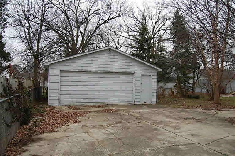 608 2nd Street Fenton, MI 48430 - Photo 3 of 15 20166510-2.JPG