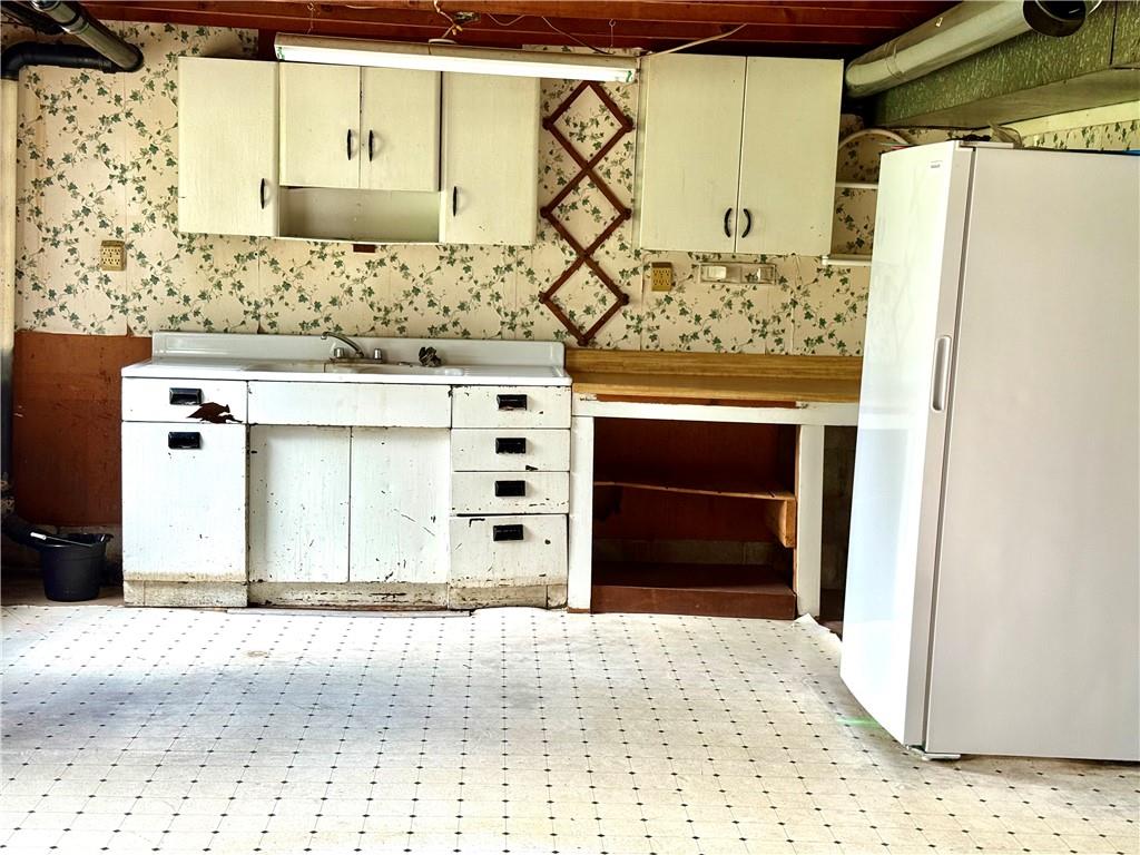 481 Enon Road Enon Valley, PA 16120 - Photo 20 of 33 Basement room with sink, refrigerator
