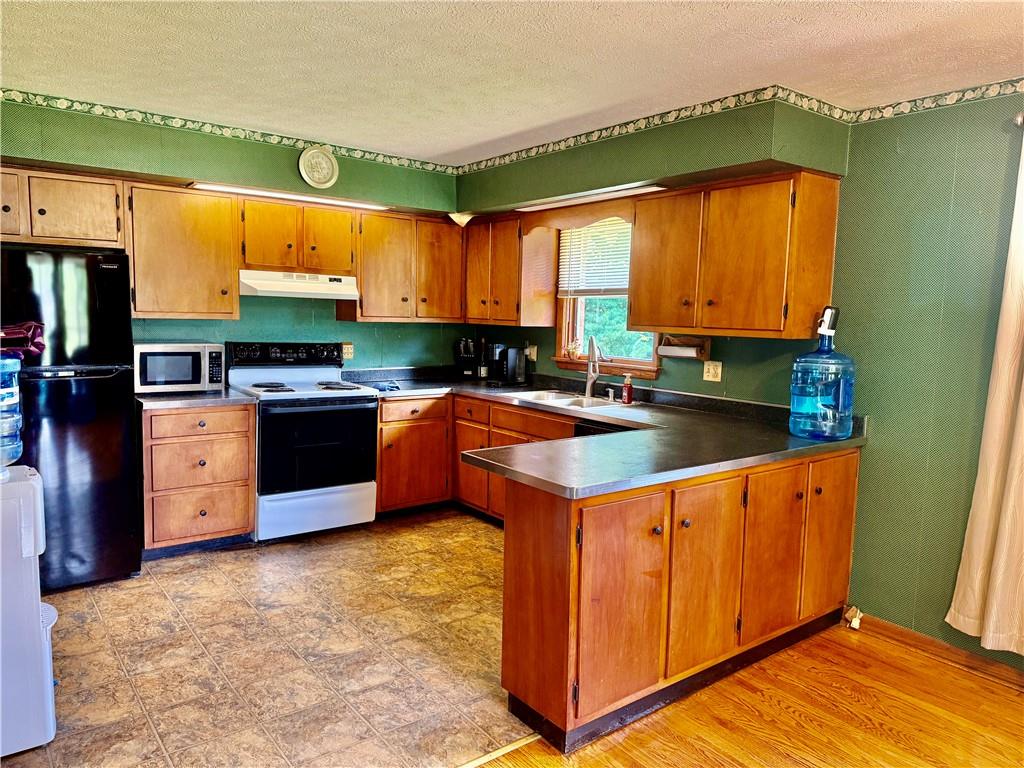 481 Enon Road Enon Valley, PA 16120 - Photo 8 of 33 Kitchen Tile Floors-Newer Refrig & Dishwasher