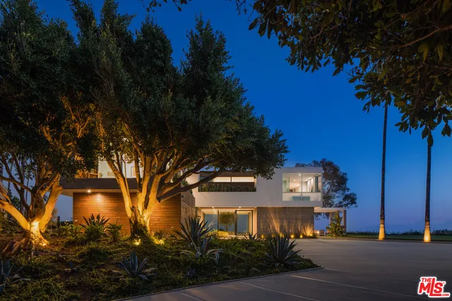a view of multiple houses with a yard