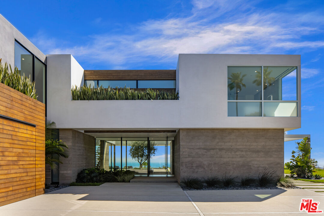 5601 Kanan Dume Road Malibu, CA 90265 - Photo 8 of 31 a front view of a house with a yard