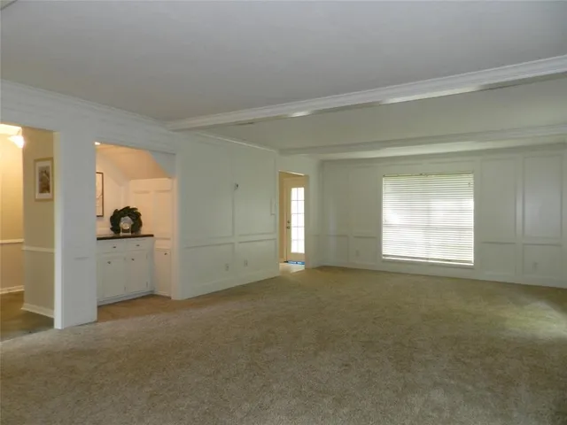 a view of empty room with window