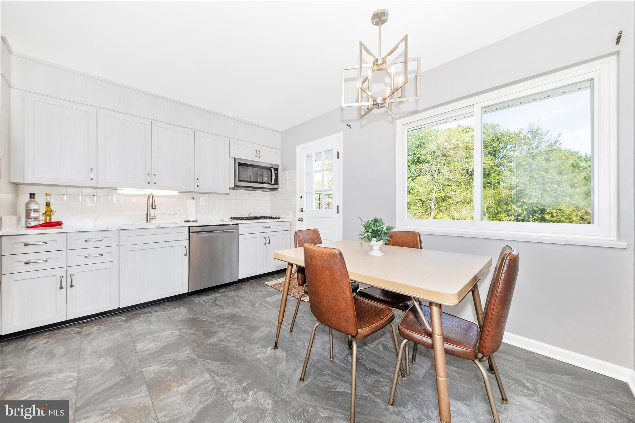11813 Renick Lane Silver Spring, MD 20904 - Photo 13 of 50 Breakfast Area