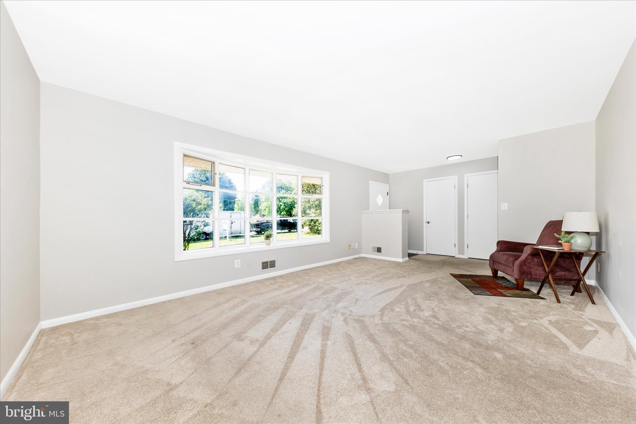 11813 Renick Lane Silver Spring, MD 20904 - Photo 6 of 50 Living Room