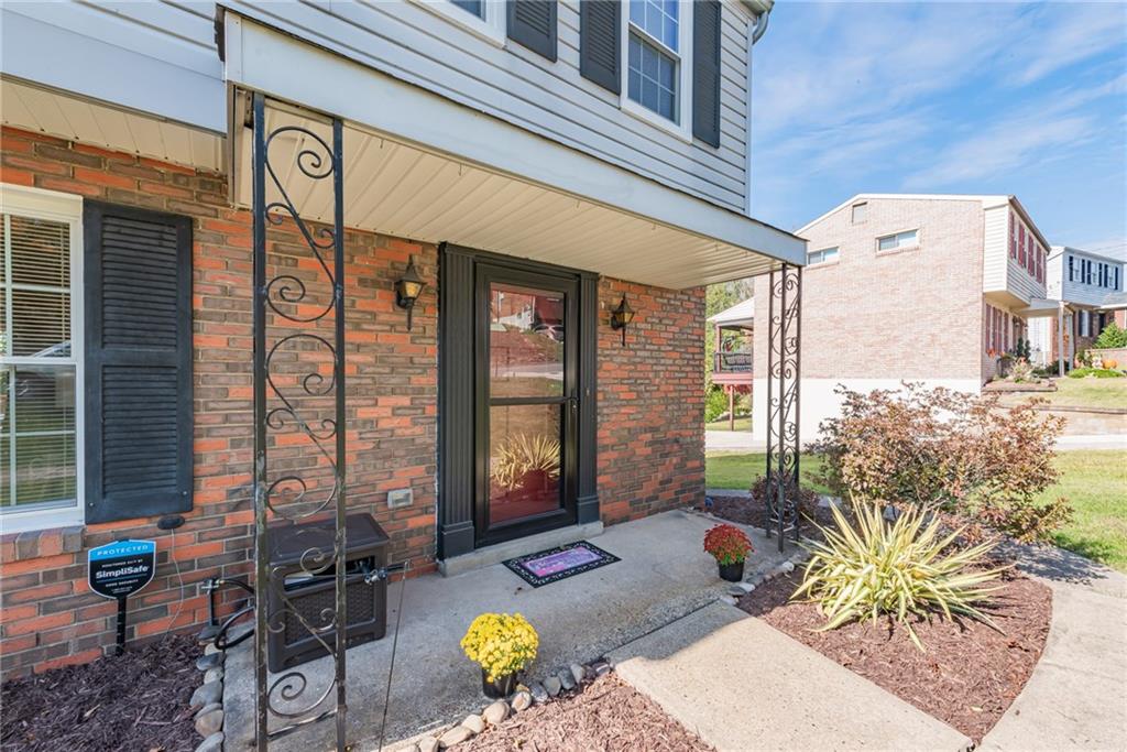 1353 Cathell Road Pittsburgh, PA 15236 - Photo 3 of 25 Gallery Image 3