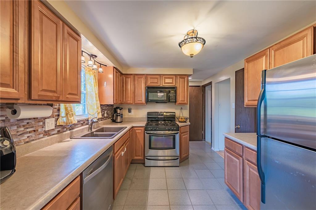 1353 Cathell Road Pittsburgh, PA 15236 - Photo 10 of 25 Gallery Image 10
