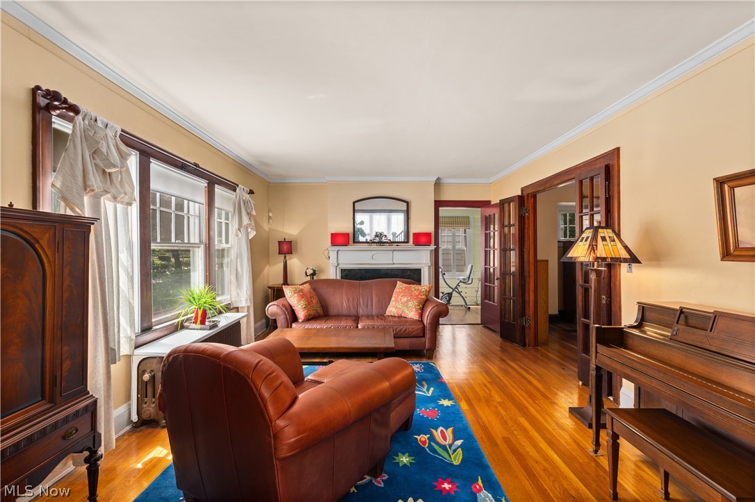 2512 Lee Road Cleveland, OH 44118 - Photo 6 of 35 Warm and welcoming Living room
