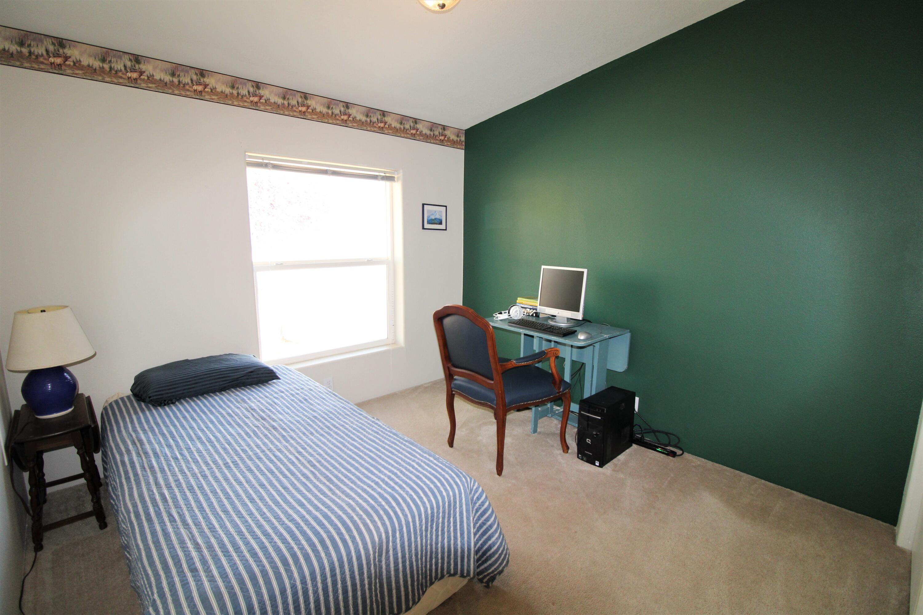 7571 Southeast Walther Loop Prineville, OR 97754 - Photo 16 of 38 Spare Bedroom