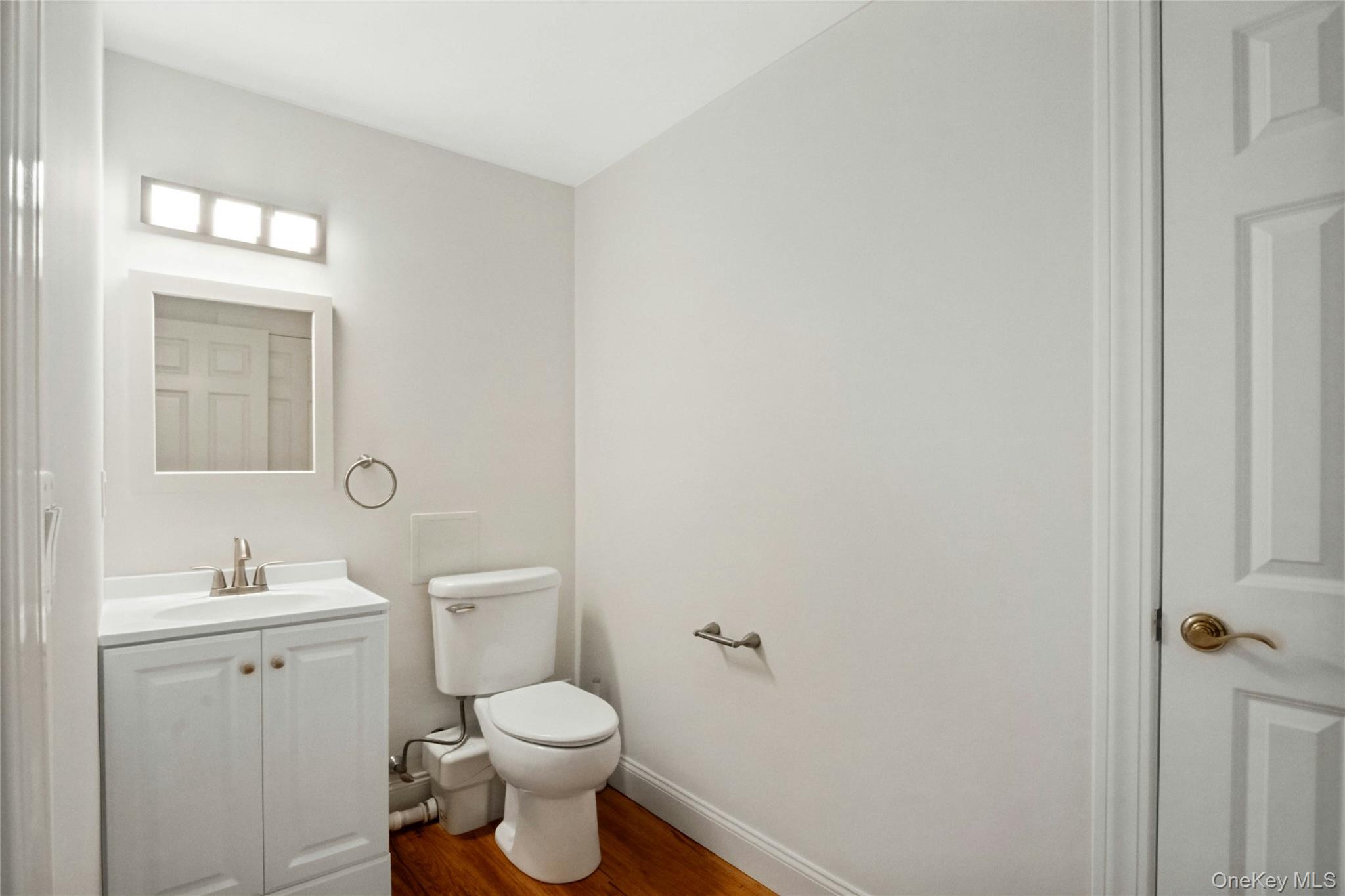 25 Riverview Road Irvington, NY 10533 - Photo 36 of 41 Half bath on the lower level.