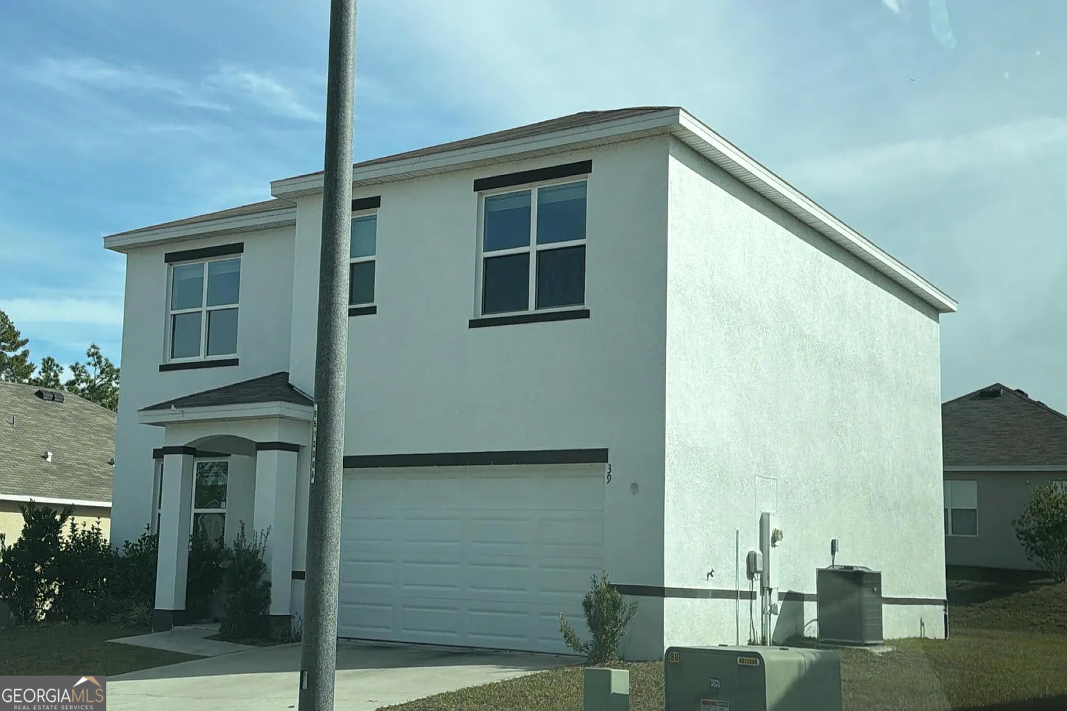 39 Hickory Course Ocala, FL 34472 - Photo 3 of 5 a front view of a house with glass windows