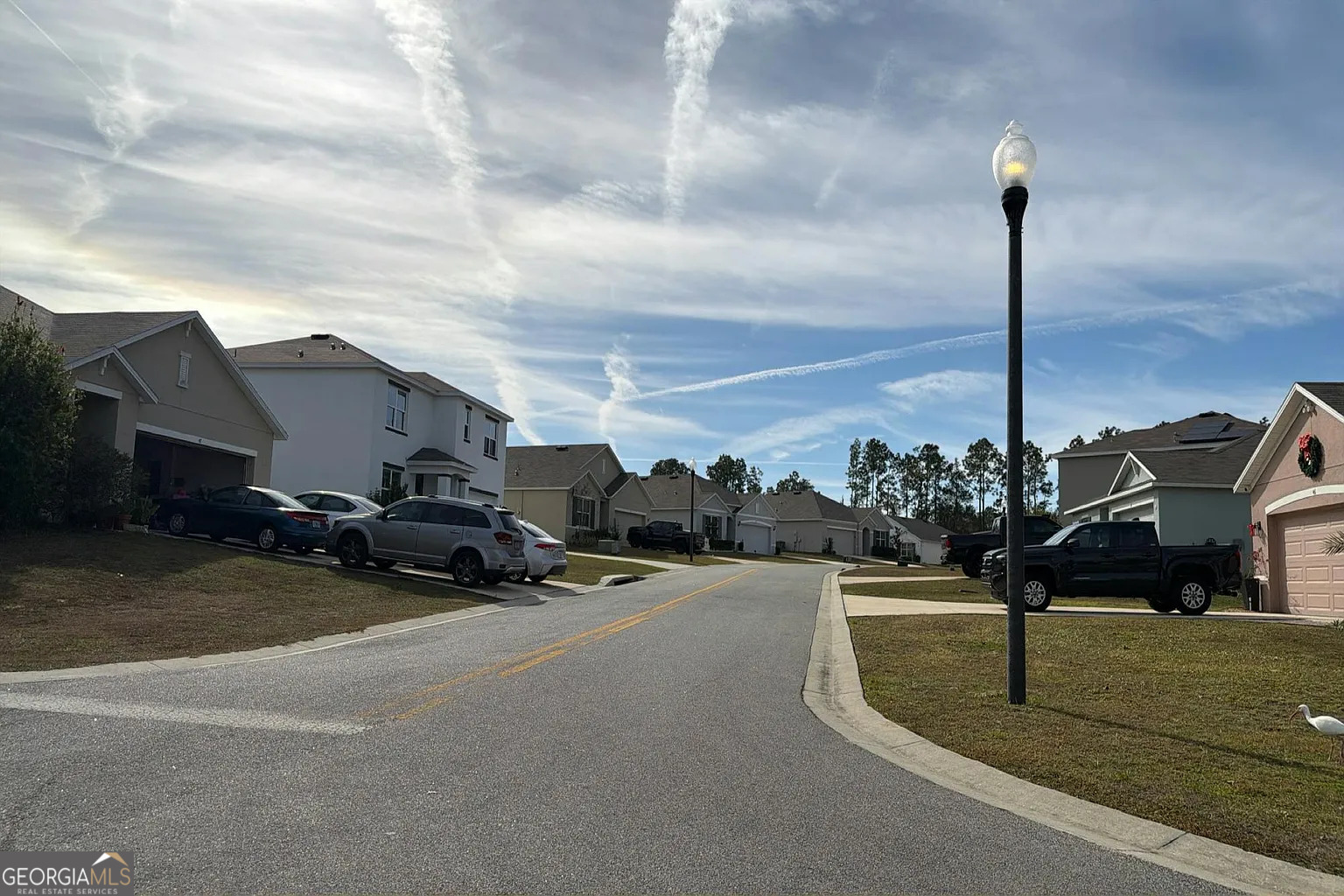 39 Hickory Course Ocala, FL 34472 - Photo 4 of 5 a car parked on the side of the road