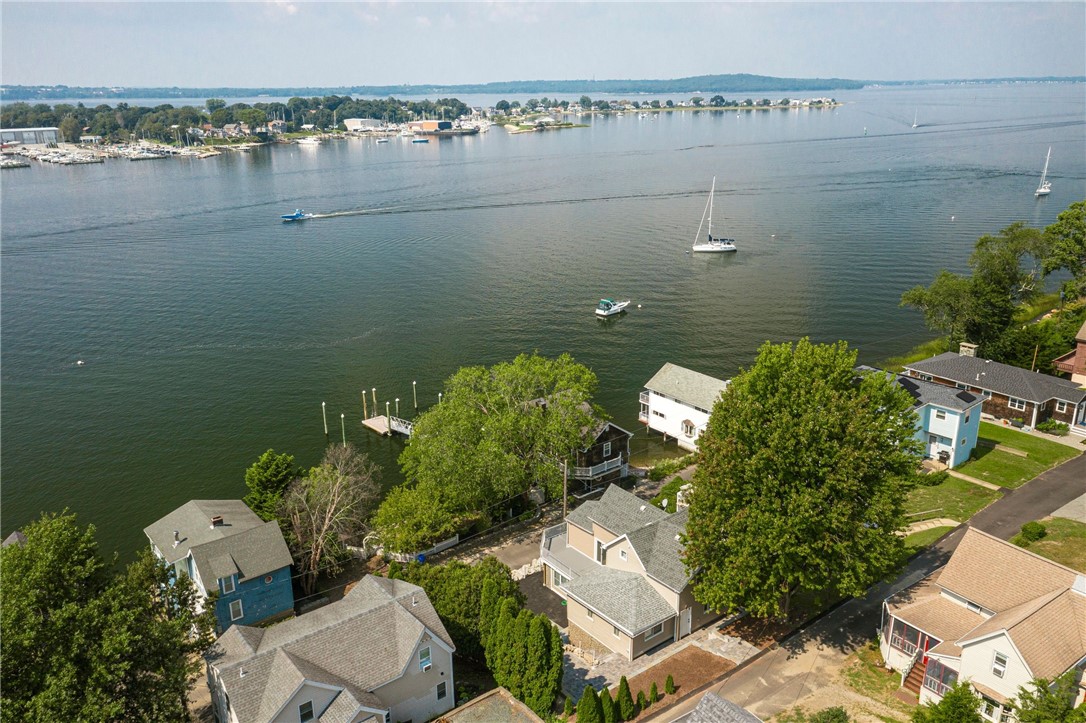 286 Riverside Drive Tiverton, RI 02878 - Photo 3 of 41