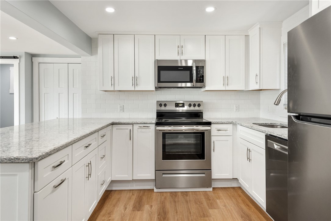 286 Riverside Drive Tiverton, RI 02878 - Photo 8 of 41