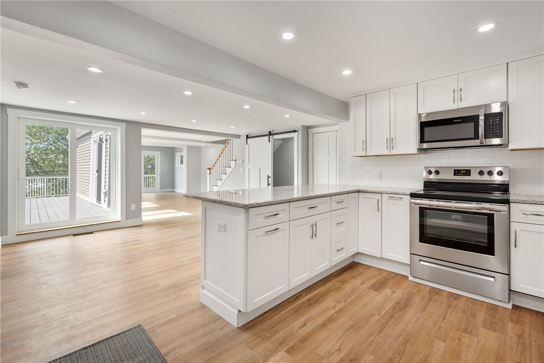 286 Riverside Drive Tiverton, RI 02878 - Photo 9 of 41