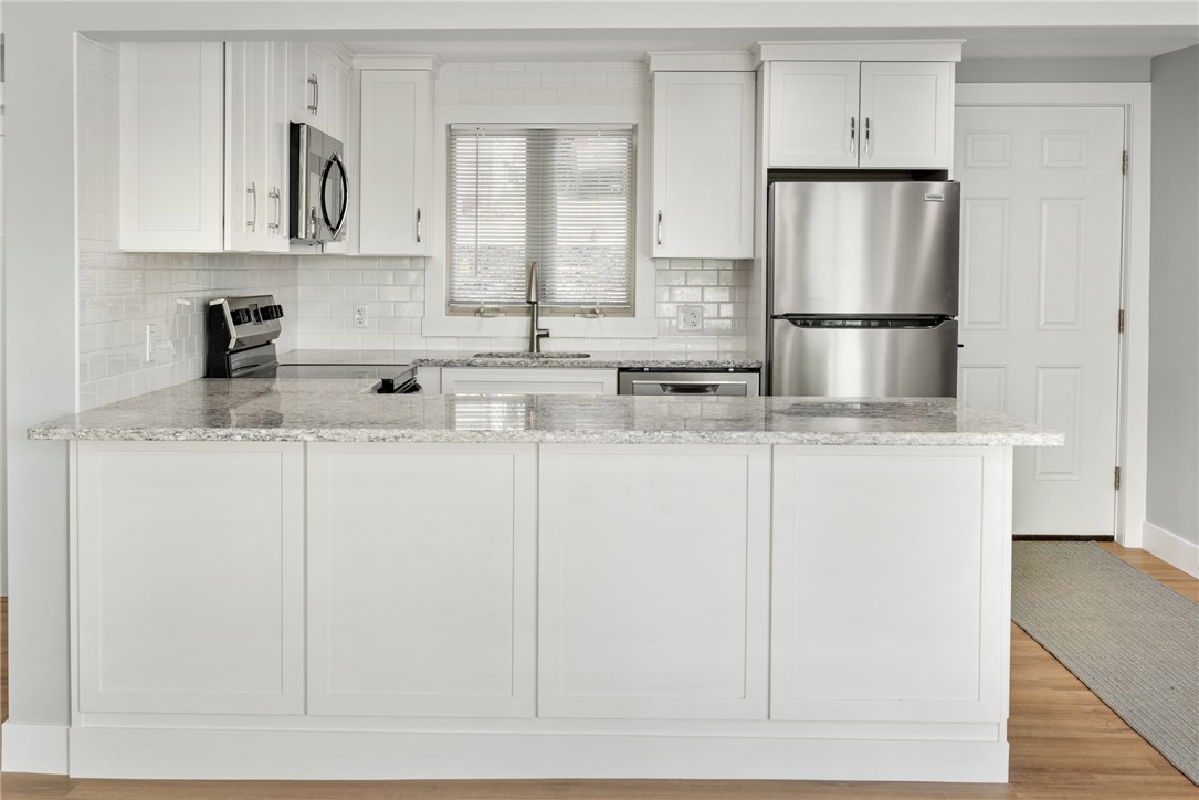 286 Riverside Drive Tiverton, RI 02878 - Photo 10 of 41