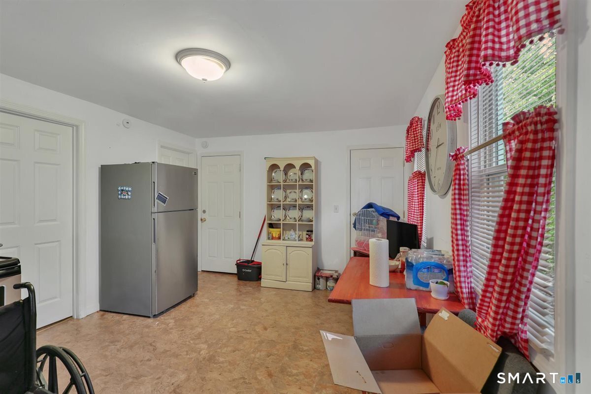 18 North 3rd Street Meriden, CT 06451 - Photo 7 of 32