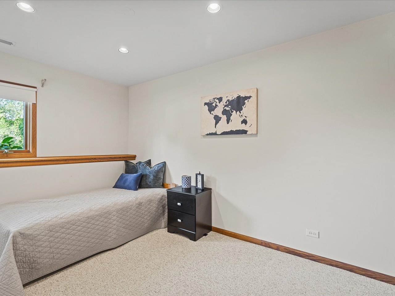 1646 Larchmont Road Davis, IL 61019 - Photo 31 of 50 a bedroom with a bed and wall painting