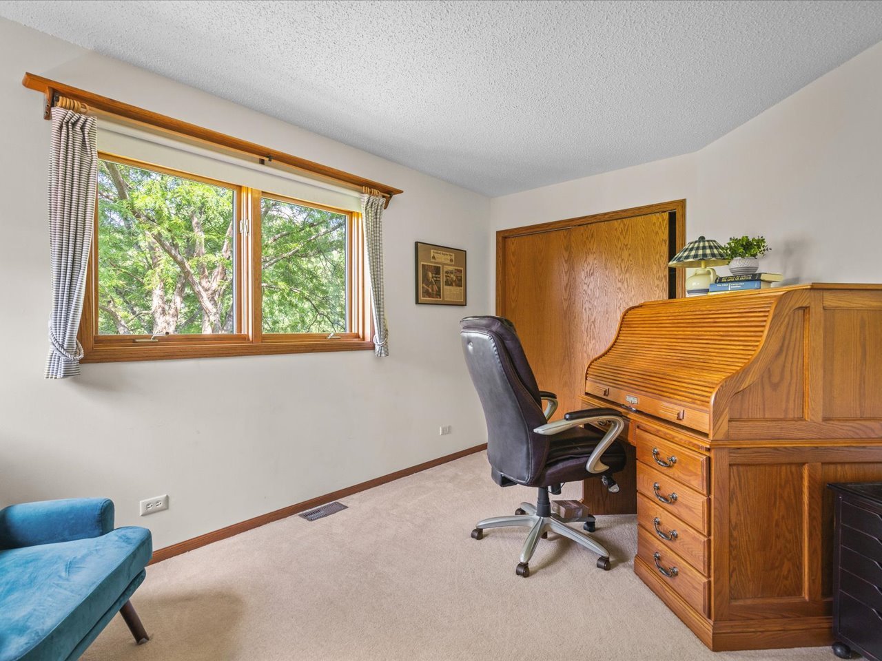1646 Larchmont Road Davis, IL 61019 - Photo 35 of 50 a workspace with furniture and a window