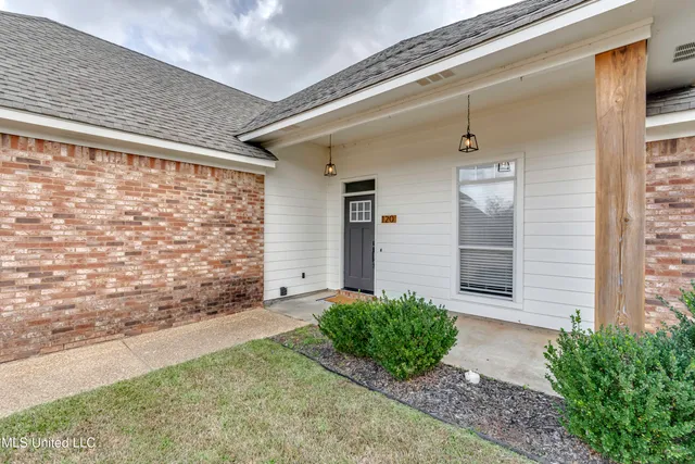 $2,000 | 120 Lennox Place, Brandon, MS 39042