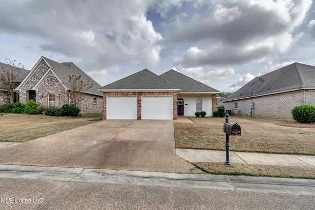 $2,000 | 120 Lennox Place, Brandon, MS 39042