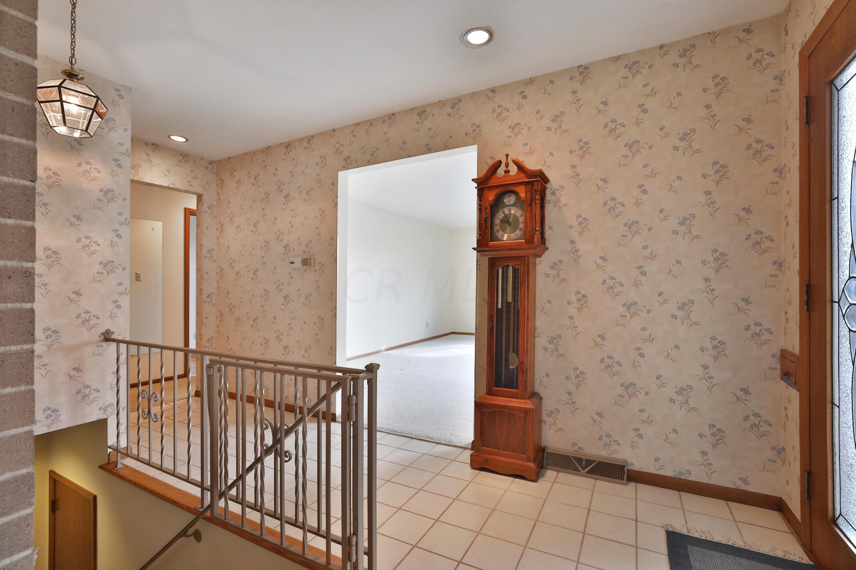 698 Chaffin Ridge Columbus, OH 43214 - Photo 8 of 50 698-ChaffinRidge-07