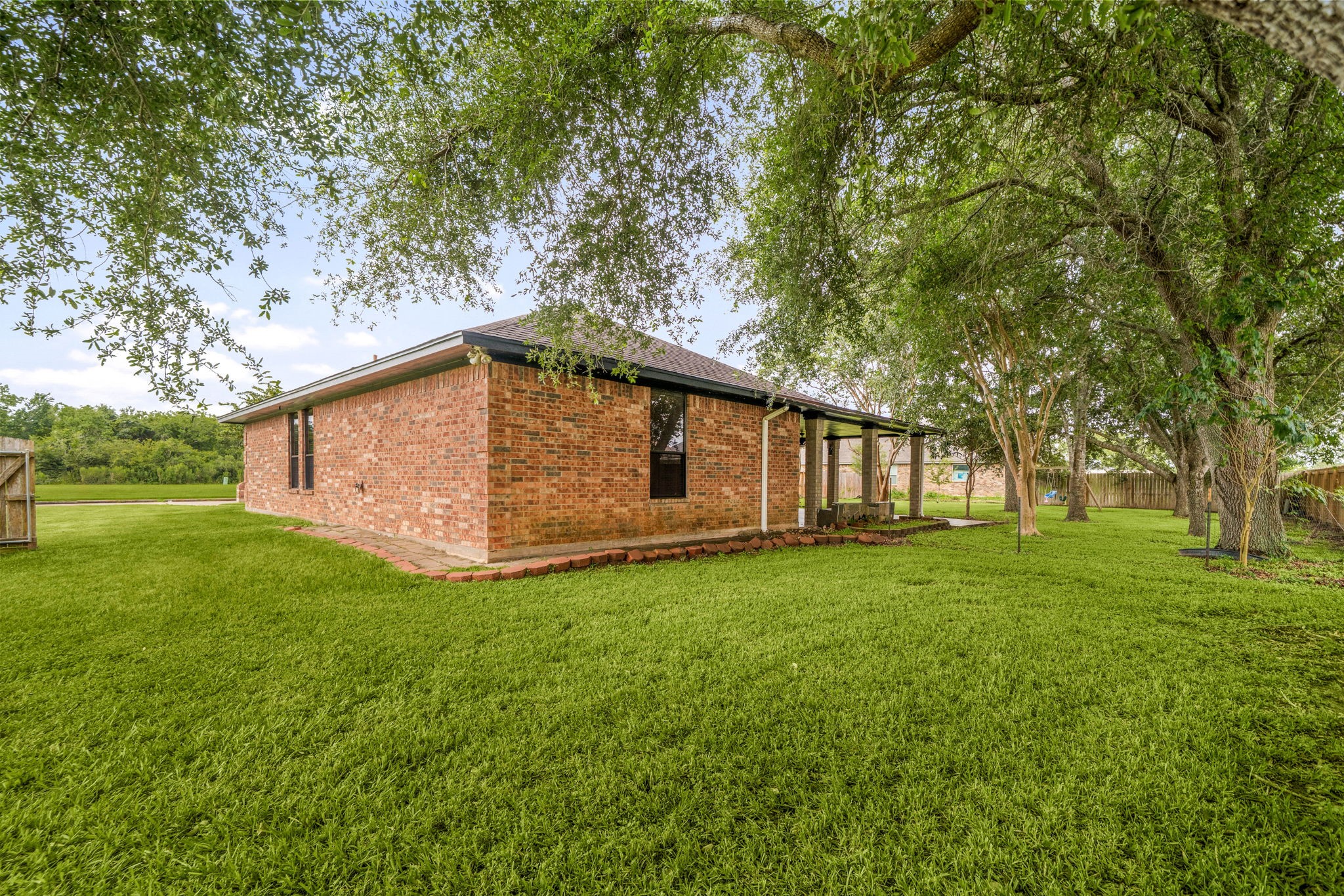 208 Tracy Street Angleton, TX 77515 - Photo 29 of 48
