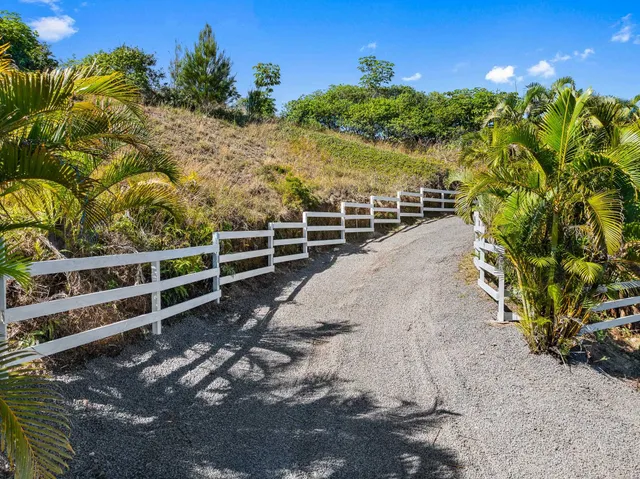 $1,399,000 | 425 Kaukini Loop, Wailuku, HI 96793