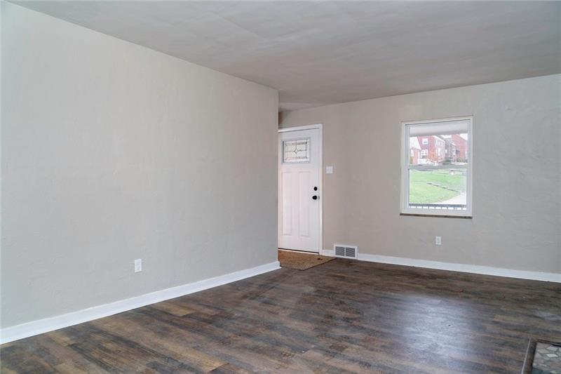 502 Edgeridge Road Pittsburgh, PA 15234 - Photo 3 of 24