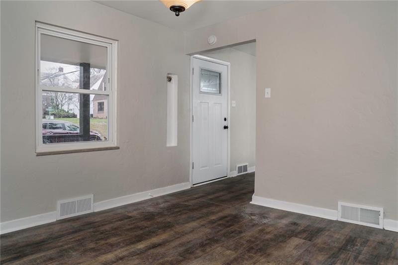 502 Edgeridge Road Pittsburgh, PA 15234 - Photo 5 of 24