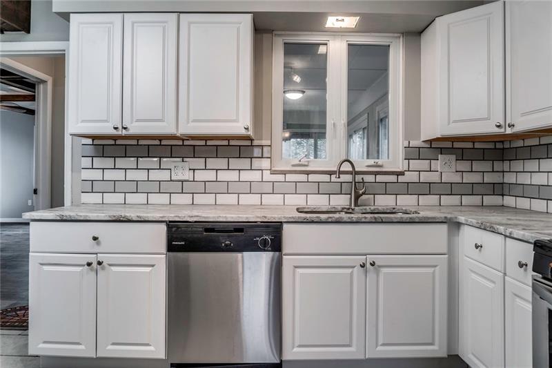 502 Edgeridge Road Pittsburgh, PA 15234 - Photo 6 of 24