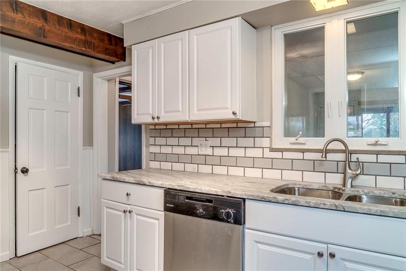 502 Edgeridge Road Pittsburgh, PA 15234 - Photo 7 of 24