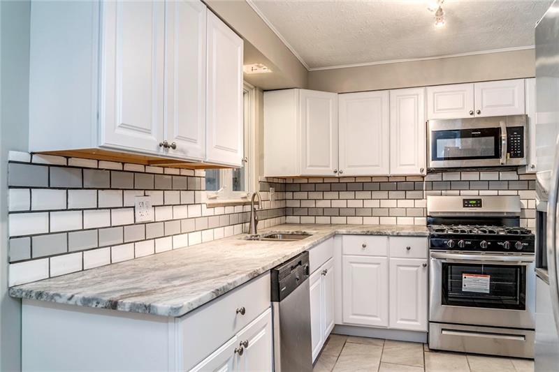 502 Edgeridge Road Pittsburgh, PA 15234 - Photo 8 of 24