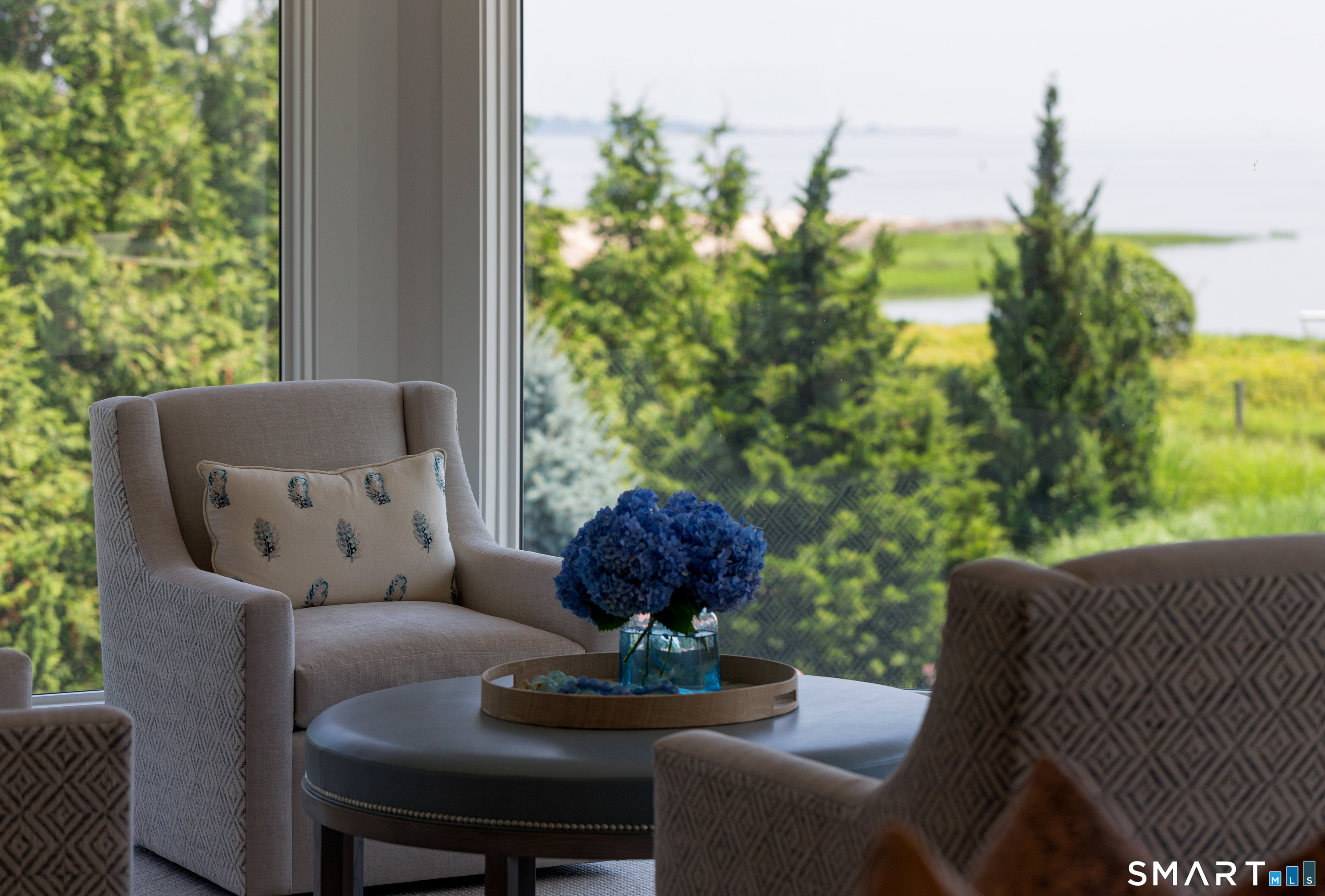 7 Sandpiper Road Westport, CT 06880 - Photo 7 of 34 a outdoor living room with furniture and a potted plant