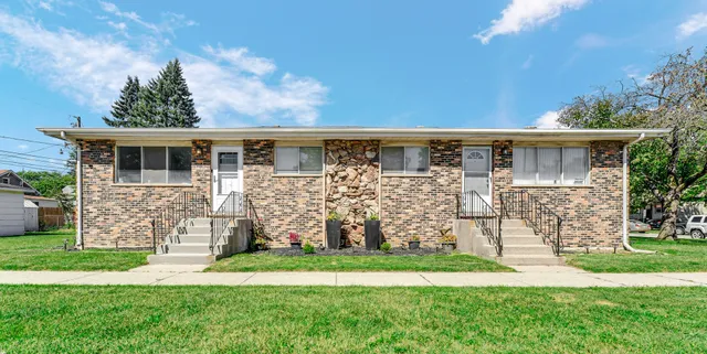 $1,750 | 816 Mackinaw Avenue, Unit WEST, Calumet City, IL 60409