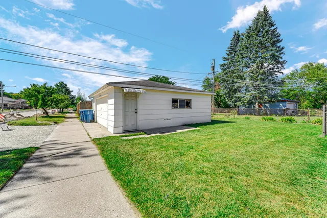 $1,750 | 816 Mackinaw Avenue, Unit WEST, Calumet City, IL 60409