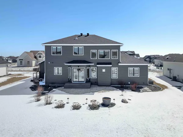 $1,049,900 | 324 25th Avenue East, West Fargo, ND 58078