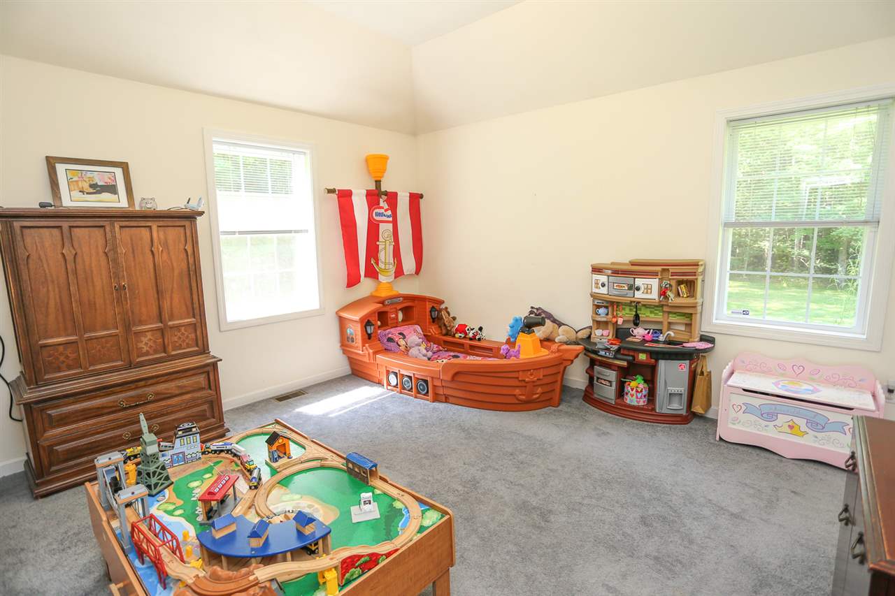 10 Oaklands Road Exeter, NH 03833 - Photo 23 of 38