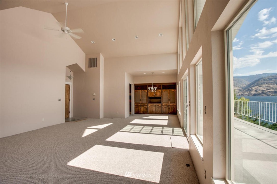 15134 South Lakeshore Road Chelan, WA 98816 - Photo 8 of 22 Gallery Image 8