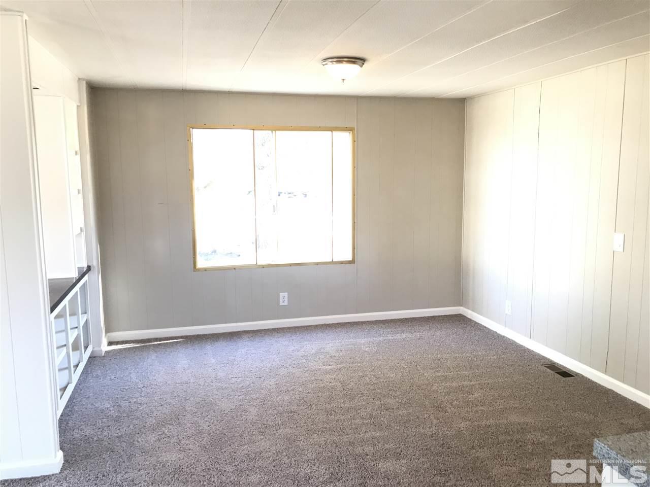 3985 Goldfinch Drive Reno, NV 89508 - Photo 4 of 15 an empty room with a window
