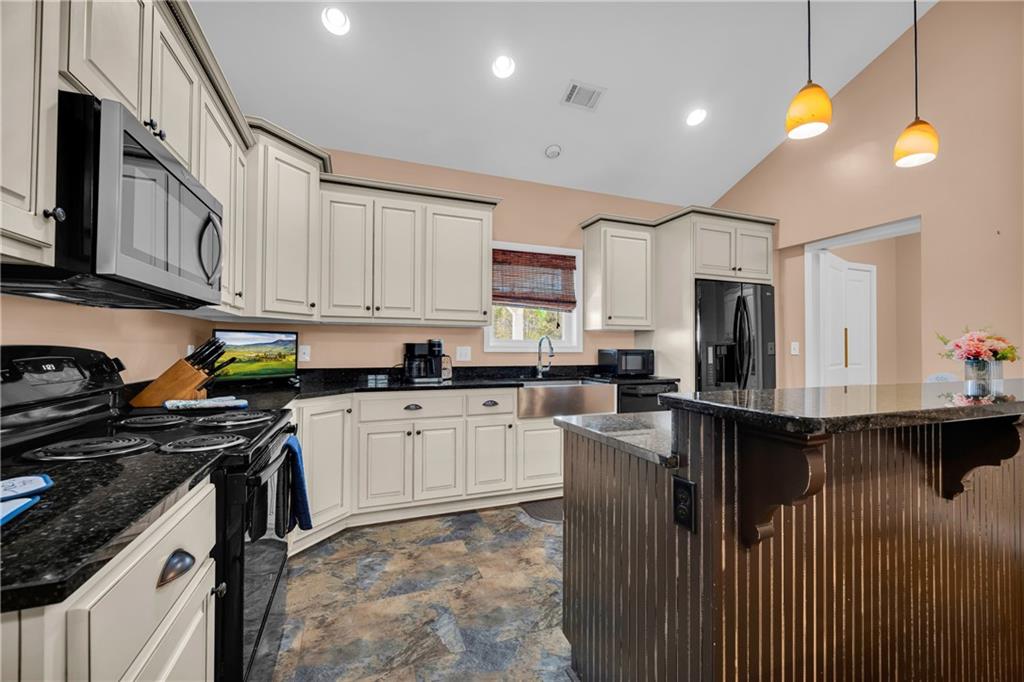 35 Villa Court Hartwell, GA 30643 - Photo 18 of 89