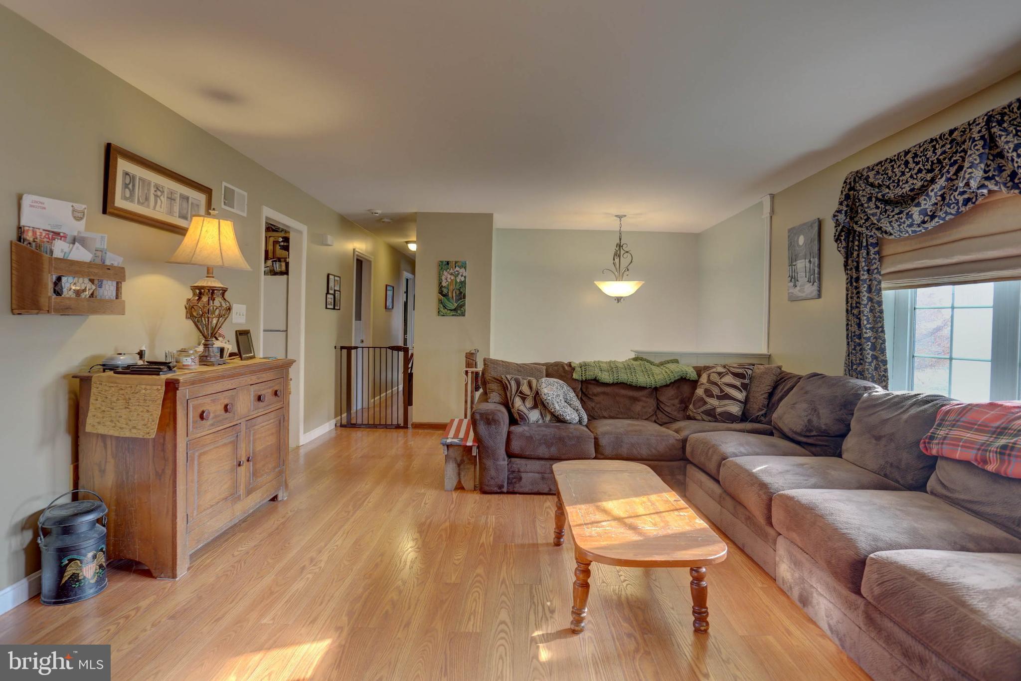26 Fairland Road Manheim, PA 17545 - Photo 3 of 25 Living Room