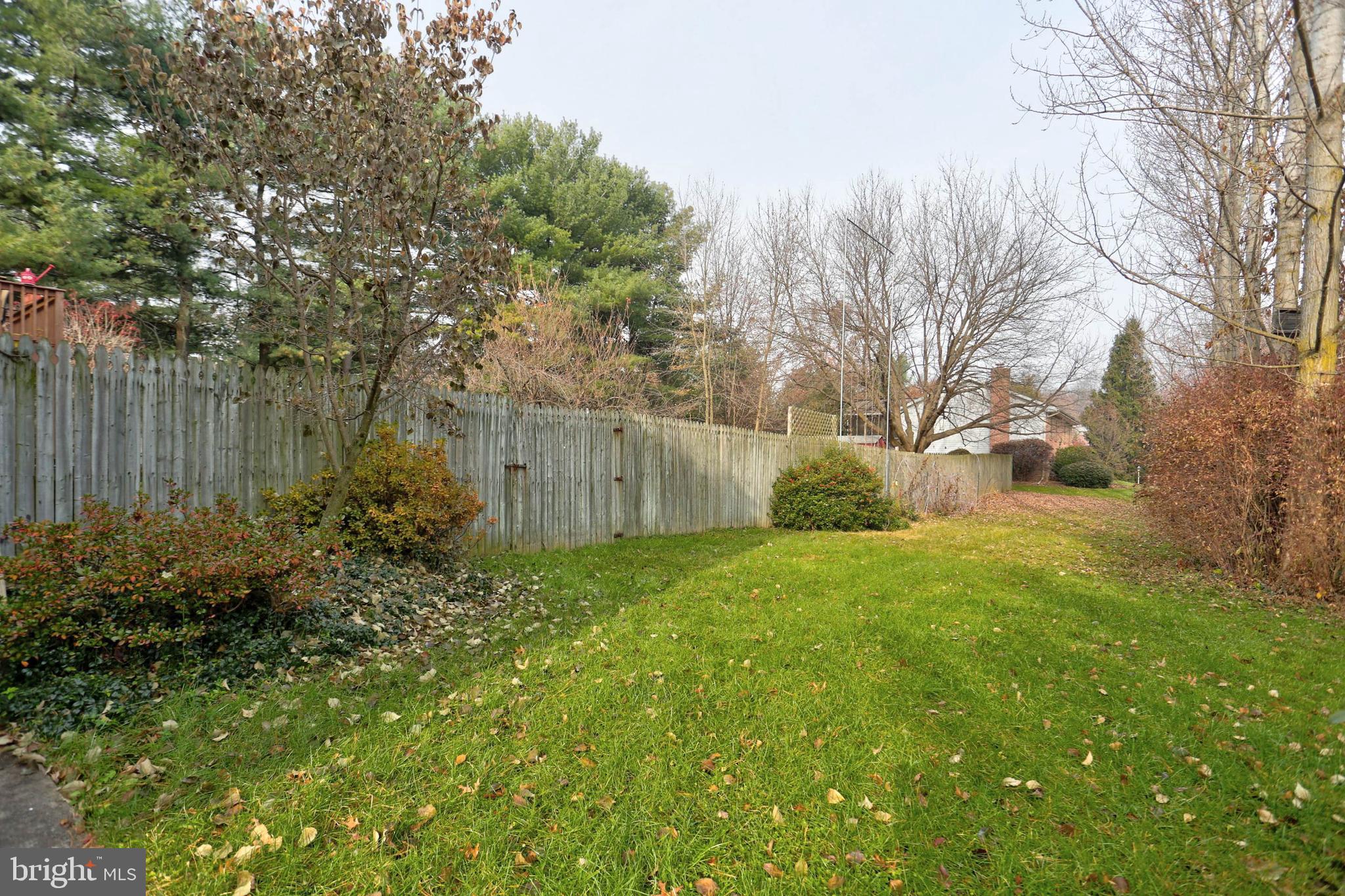 26 Fairland Road Manheim, PA 17545 - Photo 25 of 25 Side Yard
